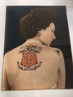 Jessie’s family crest which was tattooed on her back by her father #JessieKnight #LeonardKnight #Britishtattooist #ladytattooist #traditionaltattoos #vintagetattoos