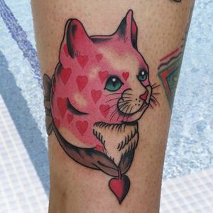 Cat tattoo by Lara aka 90sdolphintattoo #Lara #90sdolphintattoo #LaraThomsonEdwards #traditional #kitty #cat #hearts #love #petportrait