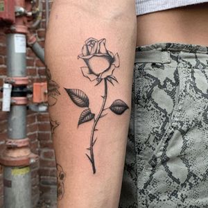 Illustrative tattoo by Alma Proenca #AlmaProenca #TwoHandsTattoo #Auckland #NewZealand #tattooapprentice #illustrativetattoo #rose #flower #floral 