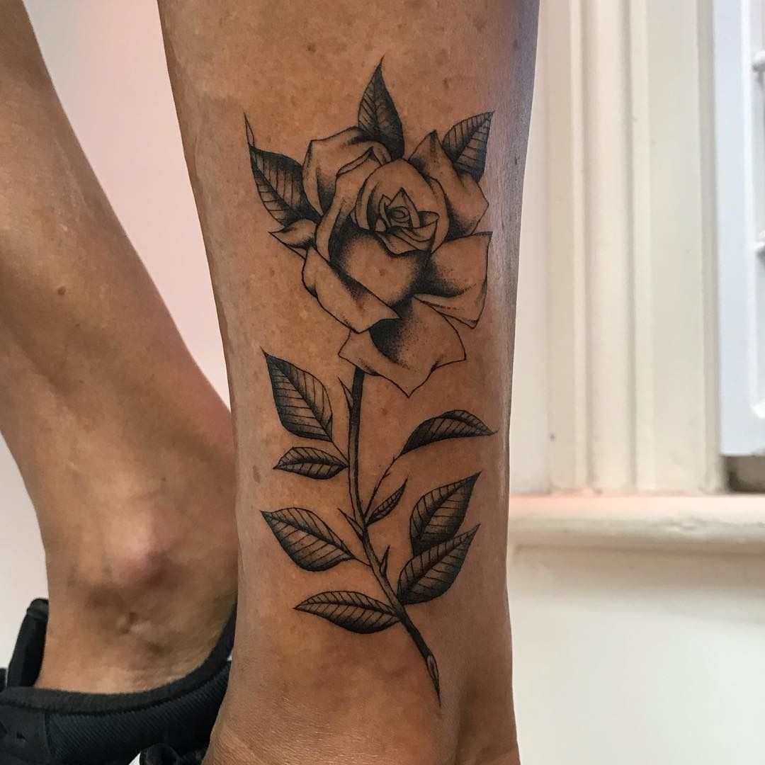 Tip 92+ about two hands tattoo unmissable in.daotaonec