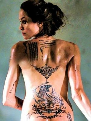 Fox and her tattoos in action in Wanted #badasstattoos #femaletattoos #filmtattoos #Fox #wanted #angelinajolie