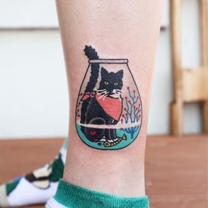 Cat tattoo by Kimsany #Kimsany #illustrative #cattattoos #cattattoo #kittytattoo #kitty #cat #petportrait #animal #nature #fishbowl #goldfish