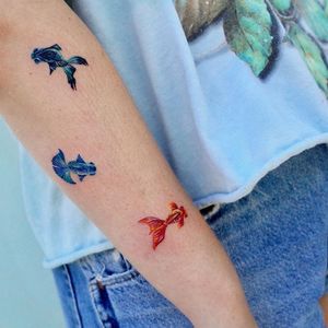 Fish tattoos by Seoul based tattoo artist SooSoo Tattoo #SooSooTattoo #fish #fishes #watercolor #oceanlife #nature #animal #seoul #korea #koreatattoo #seoultattooartist #seoultattoo