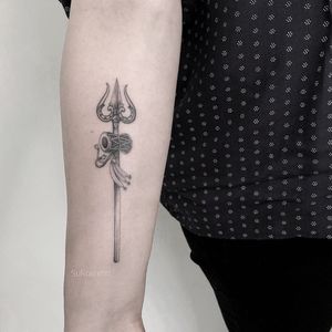 Trident tattoo by suroshinn #suroshinn #tridenttattoo #trident #blackandgrey #drum