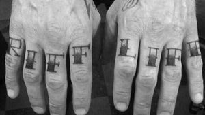 James Hetfield’s bold knuckle tattoos #JamesHetfield #musictattoos #bestrockstartattoos #knuckletattoos