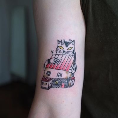 Illustrative tattoo by Aleksandr Tagunov aka tahunou #AleksandrTagunov #tahunou #illustrativetattoo #cat #house 
