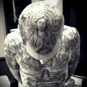 Travis Barker’s Virgin Mary head tattoo #TravisBarker #Christiantattoos #religioustattoos #blackandgrey