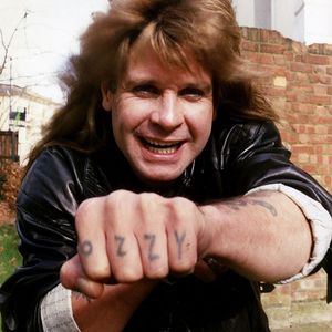 Ozzy Osbourne’s legendary  knuckle tattoos #bestrockstartattoos #heavymetaltattoos #OzzyOsbourne #musictattoos #iconictattoos