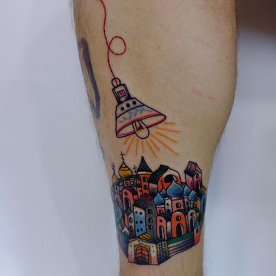 Illustrative tattoo by Aleksandr Tagunov aka tahunou #AleksandrTagunov #tahunou #illustrativetattoo #city #russia #lamp #architecture #leg 