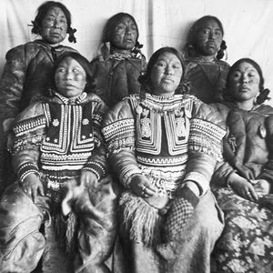 Photograph of a group with Inuit Facial Tattoos from Dion Kaszas's Indigenous Tattoo Site - please respect these sacred tattoos - #DionKaszas #handpoke #indigenoustattoo #historyoftattoos #culturalpreservation