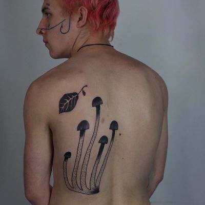 Illustrative tattoo by Aleksandr Tagunov aka tahunou #AleksandrTagunov #tahunou #illustrativetattoo #mushroom #leaf #nature #back