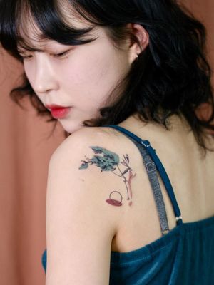 Leaves tattoo by Isle Tattoo #IsleTattoo #NoNameTattoo #Seoul #Koreantattooartist #femaletattooartist #illustrative #abstract #nature #leaves #color #watercolor