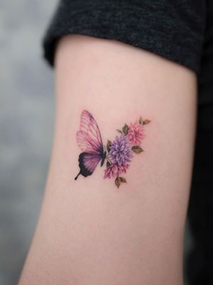 Watercolor tattoo by Donghwa of Studio by Sol #Donghwa #StudiobySol #Seoul #Koreanartist #Koreantattooartist #watercolor #fineline #detailed #color #nature #floral #butterfly 
