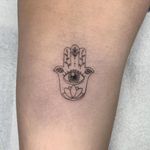 Hamsa tattoo by Emily Thomas Tattoo #EmilyThomasTattoo #amuthooraart #hamsatattoo #hamsa #eye #hamsahand #spiritual #handofgod #geometric
