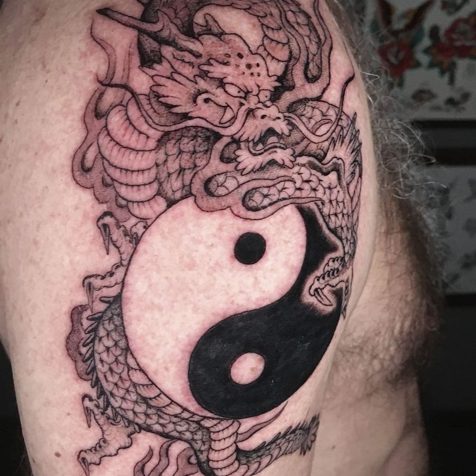 Yin yang dragon tattoo by ilmarchionero_tattoo #ilmarchionerotattoo #YinYangtattoos #YinYang #Chinese #symbol 