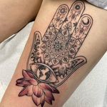 Hamsa tattoo by Lacey Lilac Tattoo #LaceyLilacTattoo #amuthooraart #hamsatattoo #hamsa #eye #hamsahand #spiritual #handofgod #geometric