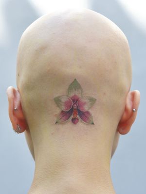 Flower tattoo by Yvonne Tattoo #Yvonne #YvonneTattoo #NoNameTattoo #Seoul #Koreantattooartist #femaletattooartist #watercolor #flower #shoulder