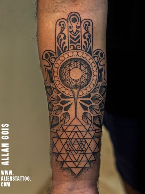 Hamsa tattoo by Allan Gois #AllanGois #hamsatattoo #hamsa #eye #hamsahand #spiritual #handofgod #geometric
