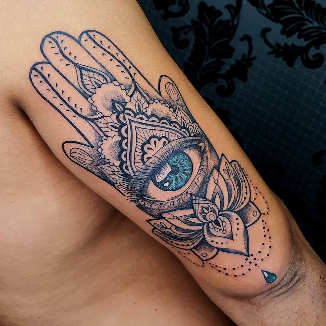 Joshua Custom Tattoos - The hamsa hand, believed to offer its wearer  happiness, peace, and prosperity along with protection from the evil eye. # hamsa #tattooideas #tattoos #inkedgirls #tattooartist #tattooart  #tattoodesign #tattooinspiration #tattooed #