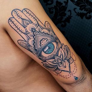 Hamsa tattoo by Gamtatts #gamtatts #hamsatattoo #hamsa #eye #hamsahand #spiritual #handofgod #geometric