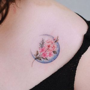 Watercolor tattoo by Donghwa of Studio by Sol #Donghwa #StudiobySol #Seoul #Koreanartist #Koreantattooartist #watercolor #fineline #detailed #color #nature #floral #moon #bouquet