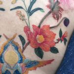Floral details from a back tattoo by Yvonne Tattoo #YvonneTattoo #NoNameTattoo #Seoul #Koreantattooartist #femaletattooartist #illustrative #flower #backtattoo #bird #nature #color #watercolor