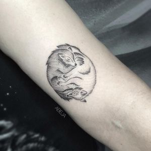 Yin yang wolf tattoo by Abeja Luna #AbejaLuna #YinYangtattoos #YinYang #Chinese #symbol 