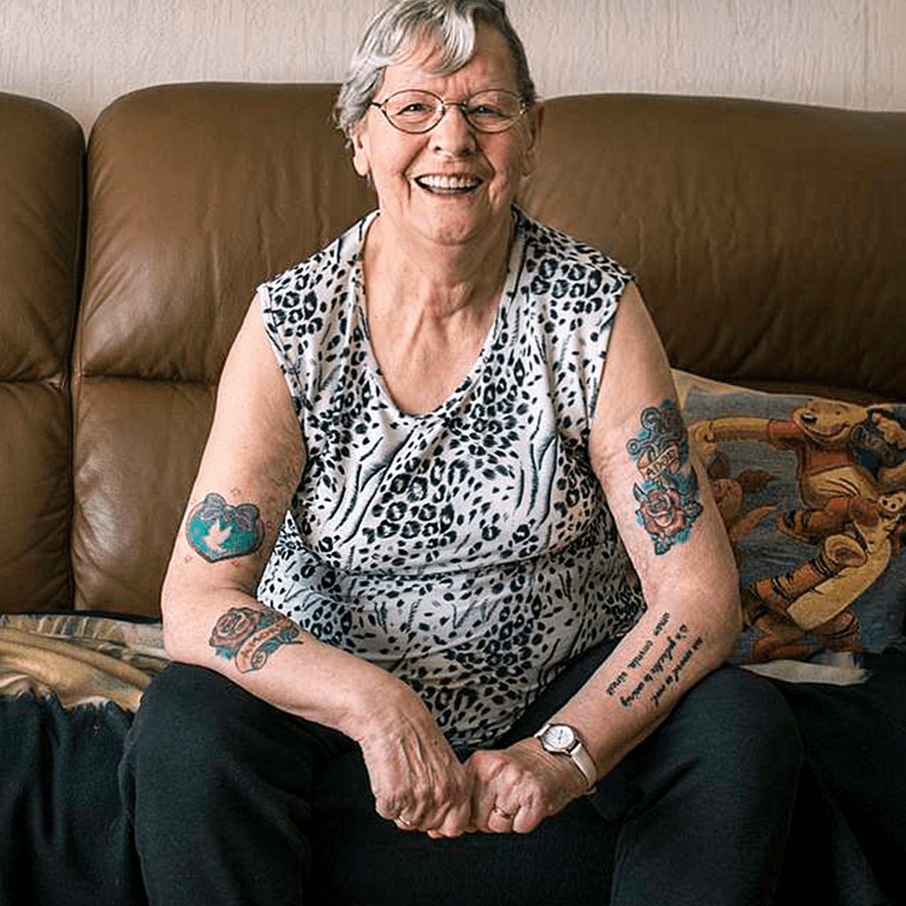 Elderly Tattooed #oldpersonwithtattoos #elderlytattooed #oldpeoplewithtattoos #howtattoosage #healedtattoo