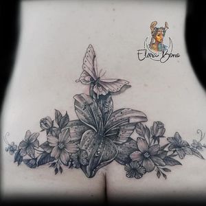 #ElviraBono #tatuadorasdobrasil #cobertura #coverup #cicatrizes #scars #flores #flowers #ornamental #borboleta #butterfly