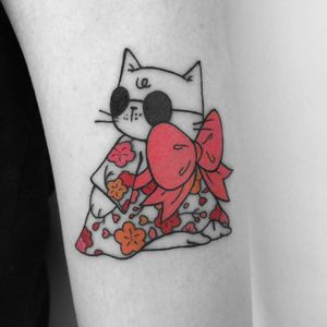Cat tattoo by Chelsea Cortes aka xelkopt #ChelseaCortes #xelkopt #cattattoo #cattoo #illustrative #floral #bow #kimono