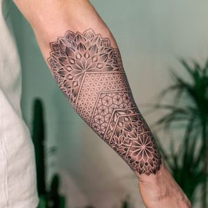Tattoo by Amy Billing #AmyBilling #sacredgeometry #geometric #mandala #HoboJackClothing #HoboJackTattoo #HoboJackSkate #tattooculture #tattoocommunity #tattoocollector #tattooartist