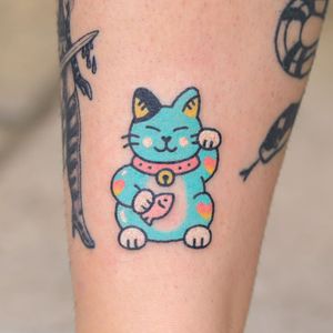 Hand poke tattoo by Han aka Hey Hey Diary #Han #HeyHeyDiary #handpoke #stickandpoke #nonelectric #kawaii #cute #tiny #small #funny #seoul #koreantattooist #luckycat #cat #fish #bell #color #blue