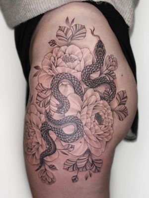 Snake and floral tattoo by Amy Billing #AmyBilling #snake #floral #illustrative #HoboJackClothing #HoboJackTattoo #HoboJackSkate #tattooculture #tattoocommunity #tattoocollector #tattooartist