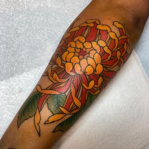 Chrysanthemum tattoo by tanvotattoo #tanvotattoo #floral #flower #japanese #chrysanthemum #color