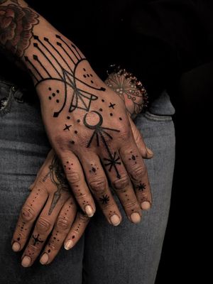 Tattoo by venciss #venciss #blackwork #pattern #handtattoo #dotwork #linework #artnouveau #moon #stars