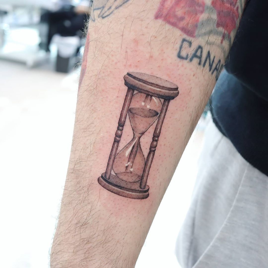 Hourglass Tattoos  35 Unique And Classic Tattoos Designs Meanings