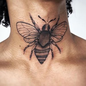 Bee neck tattoo by Hellen Zumbi #HellenZumbi #illustrative #linework #dotwork #nature #organic #braziltattoo