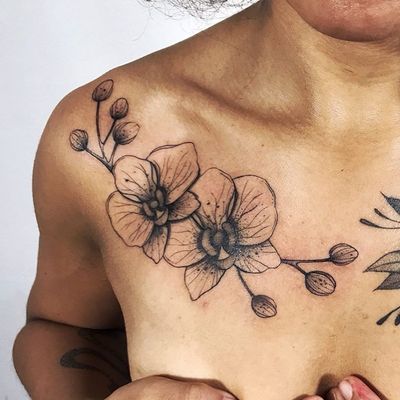 Flower tattoo by Hellen Zumbi #HellenZumbi #illustrative #linework #dotwork #nature #organic #braziltattoo