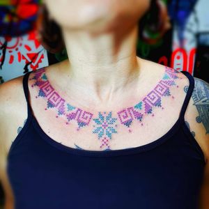 Cross stitch tattoo by Alberto Rojo Tecolotl #AlbertoRojoTecolotl #embroiderytattoo #threadtattoo #sewingtattoo #art #craft #crossstitch #pattern
