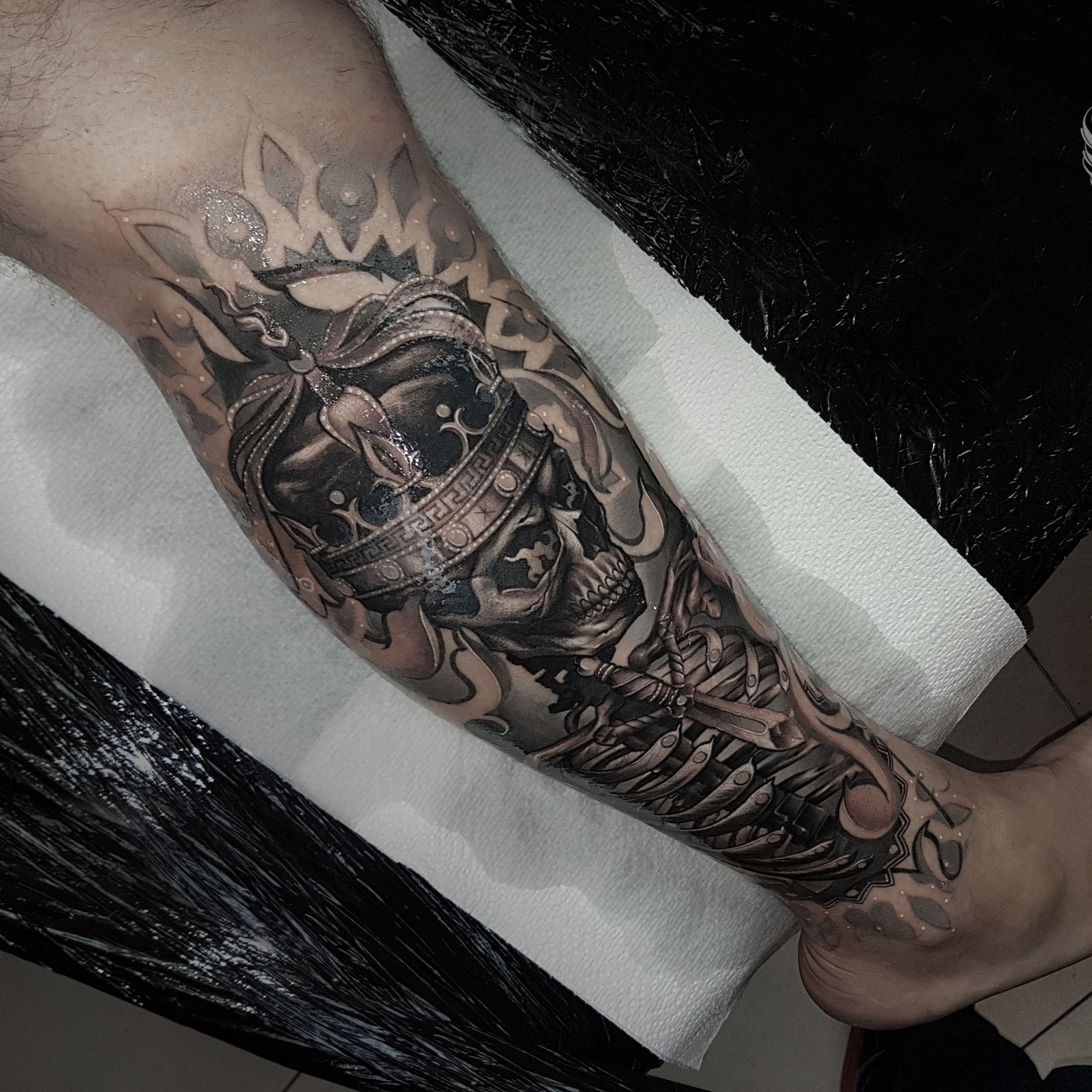 Skin City Tattoo on Twitter skull king crown design tattoo idea  SkulltattooBA TattooArtistNY WuTangOfficial LovinDublin GameOfThrones  BestInks httpstcoKILnLyXbNF  Twitter
