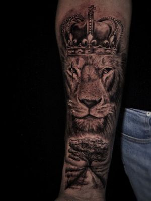 Lion tattoo by uros_tbd_tattoo #urostbdtattoo #lion #king #lionking #acaciatree #africa #blackandgrey