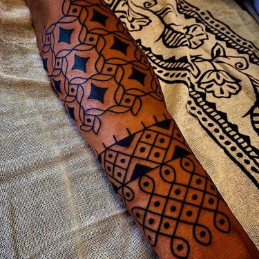 Pattern work tattoo by Swasthik Iyengar aka Gunga Ma #SwasthikIyengar #GungaMa #color #traditional #Hindu #sacredsymbols #sacrediconography #pattern #dotwork #linework #blackwork