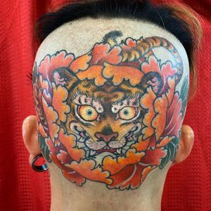 Tiger and peony tattoo by Horinami aka Nami #Horinami #Nami #nami3t #scalptattoo #headtattoo #japanesetattoo