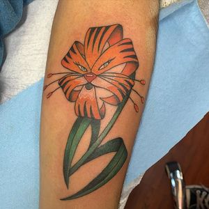 Tiger lily tattoo by Kelly McMurray #KellyMcMurray #tigerlily #aliceinwondeland #flower #disney