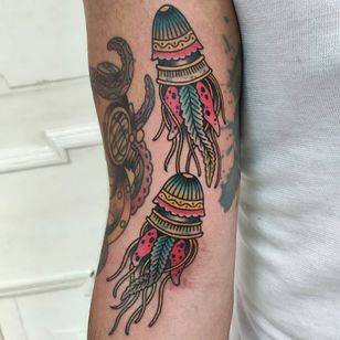 Jellyfish tattoo by Danhof Tattoos #DanhofTattoos #jellyfish #ocean #oceanlife #animal 