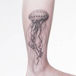 Jellyfish tattoo by chrysantialyra #chrysantialyra #jellyfish #ocean #oceanlife #animal 