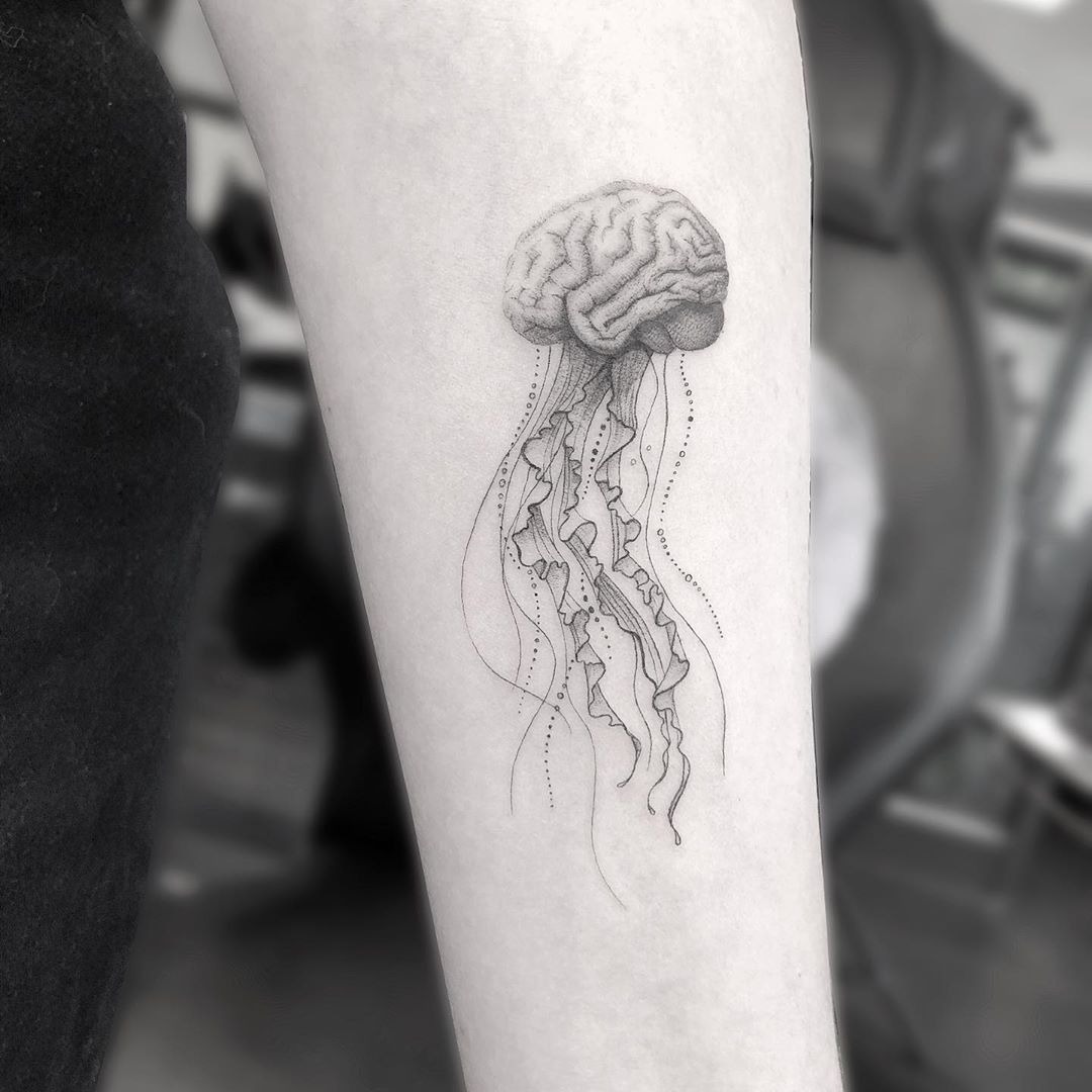 15 Beautiful And Vibrant Jellyfish Tattoos • Tattoodo