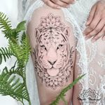 Tattoo by Marta Madrigal #MartaMadrigal #fineline #dotwork #illustrative #flower #ornamental #animal 