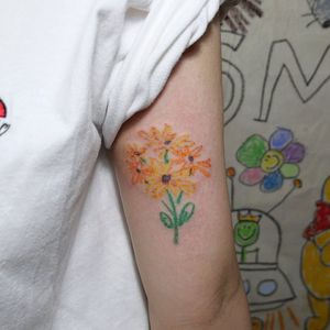 Crayon tattoo by Mello #Mello #Mellowhatever #crayontattoo #childdrawing #childlike #fun #cute #koreanartist #seoultattoo #flower