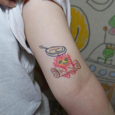 Crayon tattoo by Mello #Mello #Mellowhatever #crayontattoo #childdrawing #childlike #fun #cute #koreanartist #seoultattoo #anime #movie #howlsmovingcastle #calcifer #eggs #fire #studioghibli